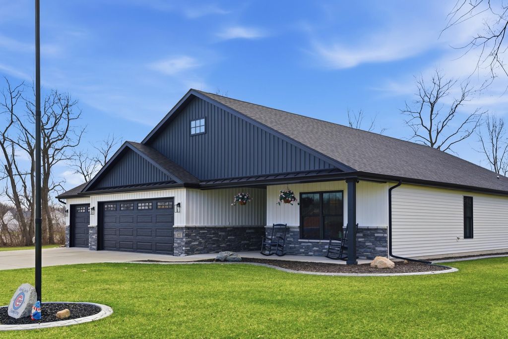 Photo of 823 11th Street SW, DeMotte, IN 46310 (MLS # 835827)