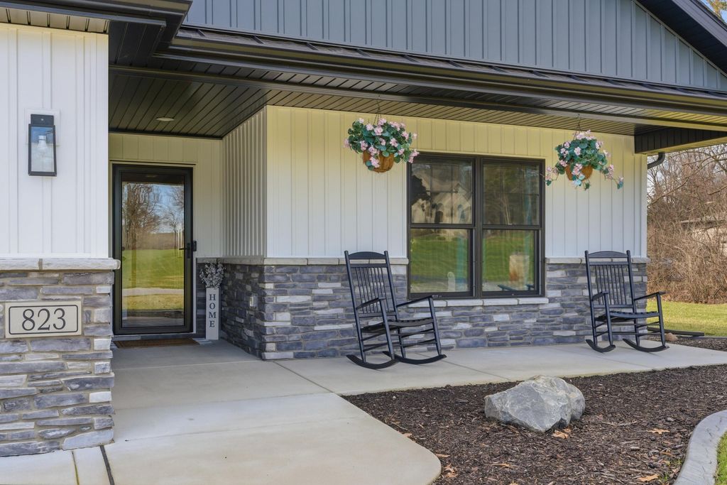 Photo of 823 11th Street SW, DeMotte, IN 46310 (MLS # 835827)