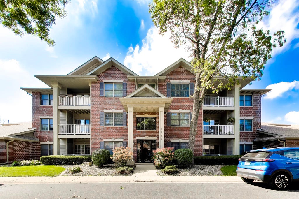 Photo of 1641 White Oak Avenue #2c, Munster, IN 46321 (MLS # 846082)