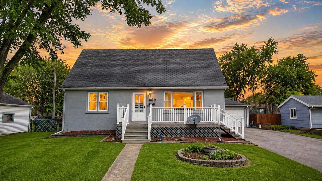 Photo of 639 212th Place, Dyer, IN 46311 (MLS # 838096)
