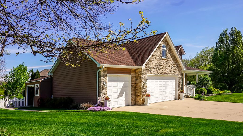 Photo of 1270 E Greenview Place, Crown Point, IN 46307 (MLS # 838006)