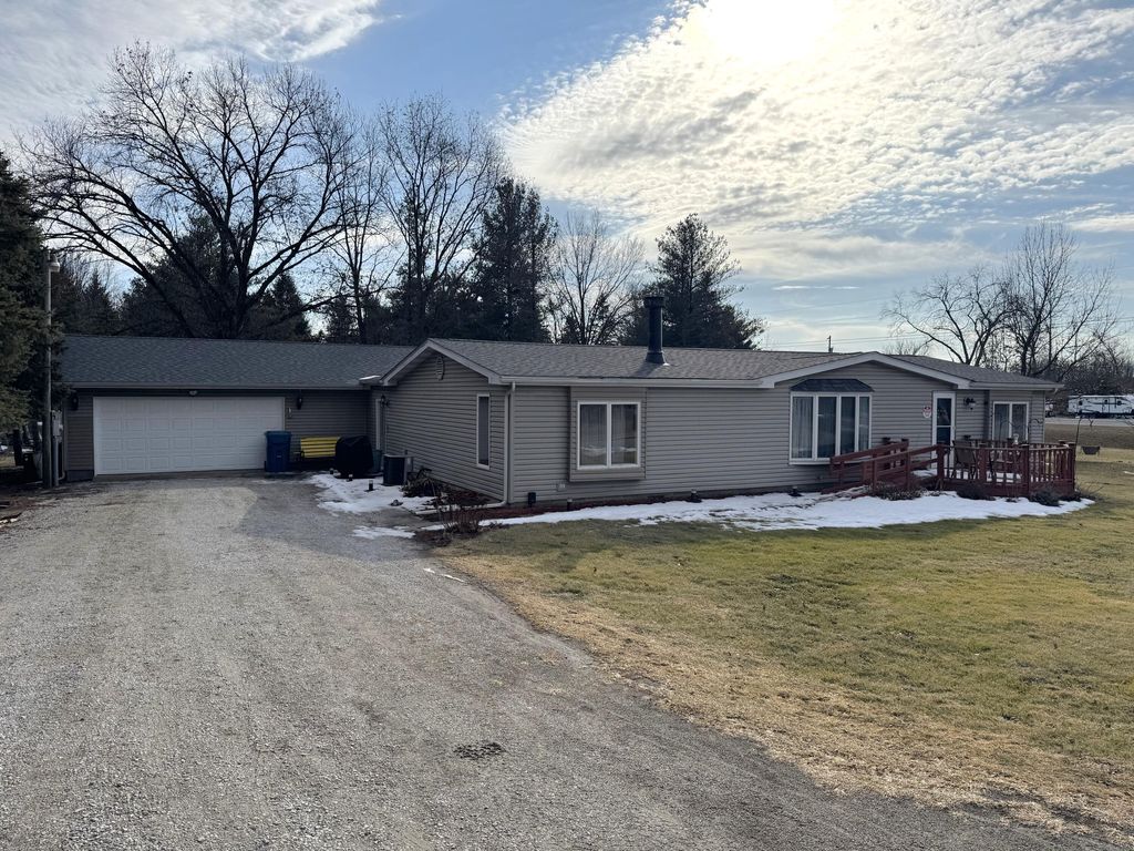 Photo of 25 E Carter Street, Wheatfield, IN 46392 (MLS # 834017)