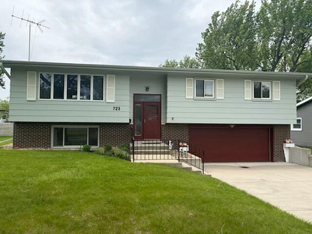 Photo of 723 Maple Lane, Crown Point, IN 46307 (MLS # 838793)