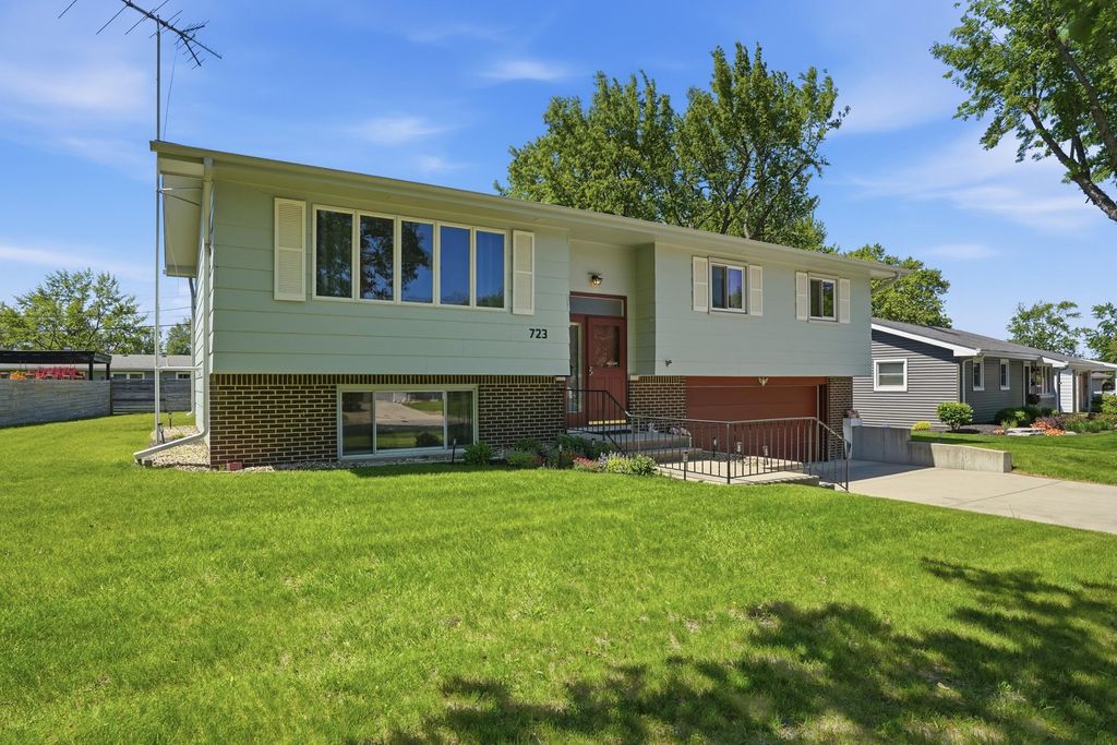 Photo of 723 Maple Lane, Crown Point, IN 46307 (MLS # 838793)