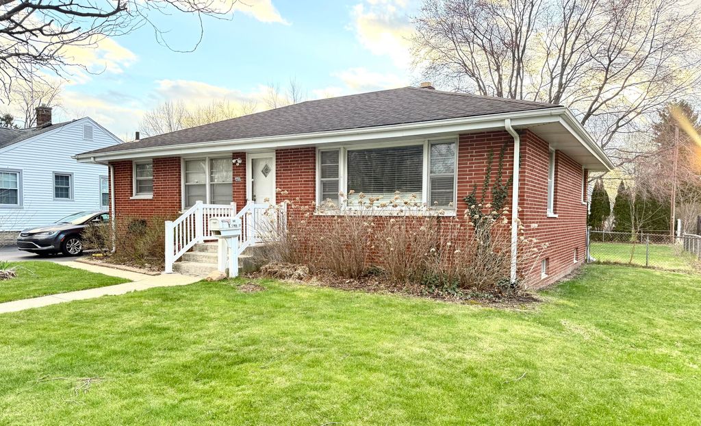 Photo of 140 N Linda Street, Hobart, IN 46342 (MLS # 836761)
