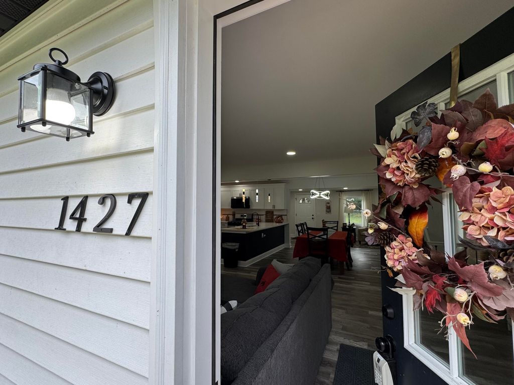 Photo of 1427 Austin Avenue, Schererville, IN 46375 (MLS # 833950)