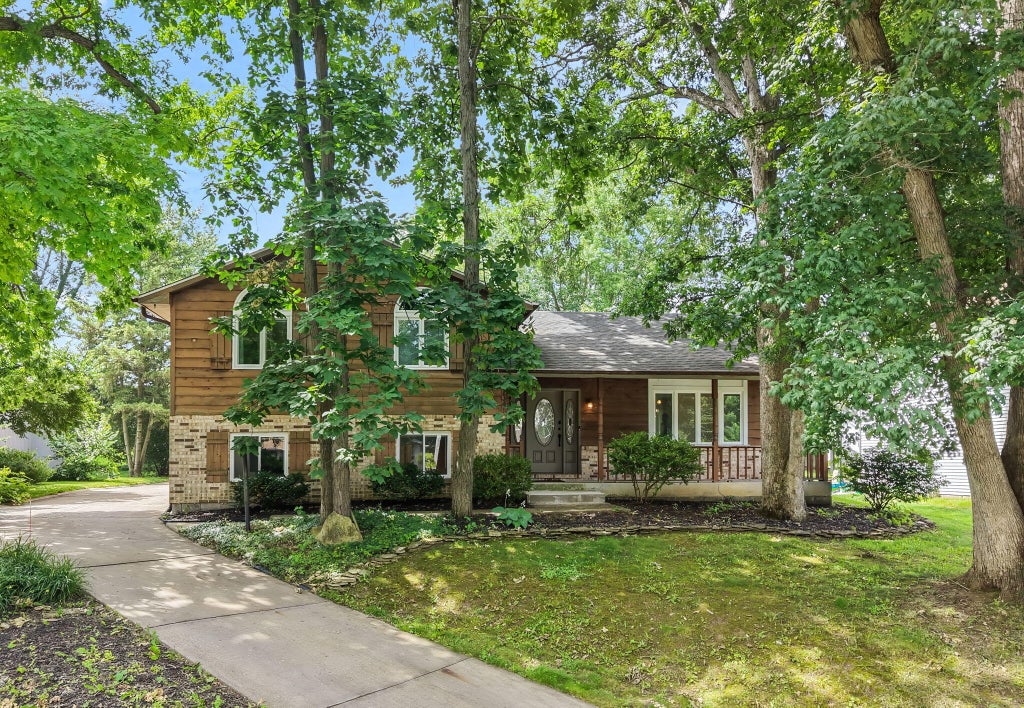 Photo of 2341 Four Seasons Parkway, Crown Point, IN 46307 (MLS # 836705)