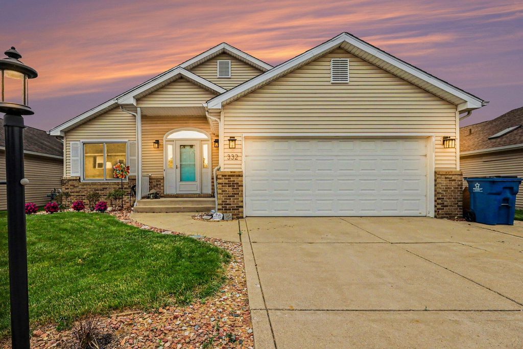 Photo of 332 Carey Lane, Chesterton, IN 46304 (MLS # 839168)