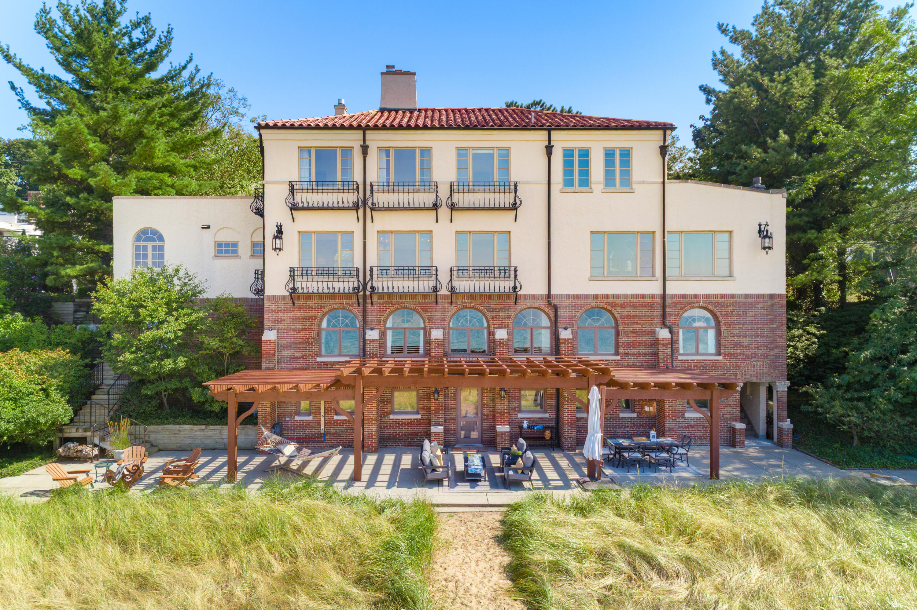 2306 Lake Shore Drive