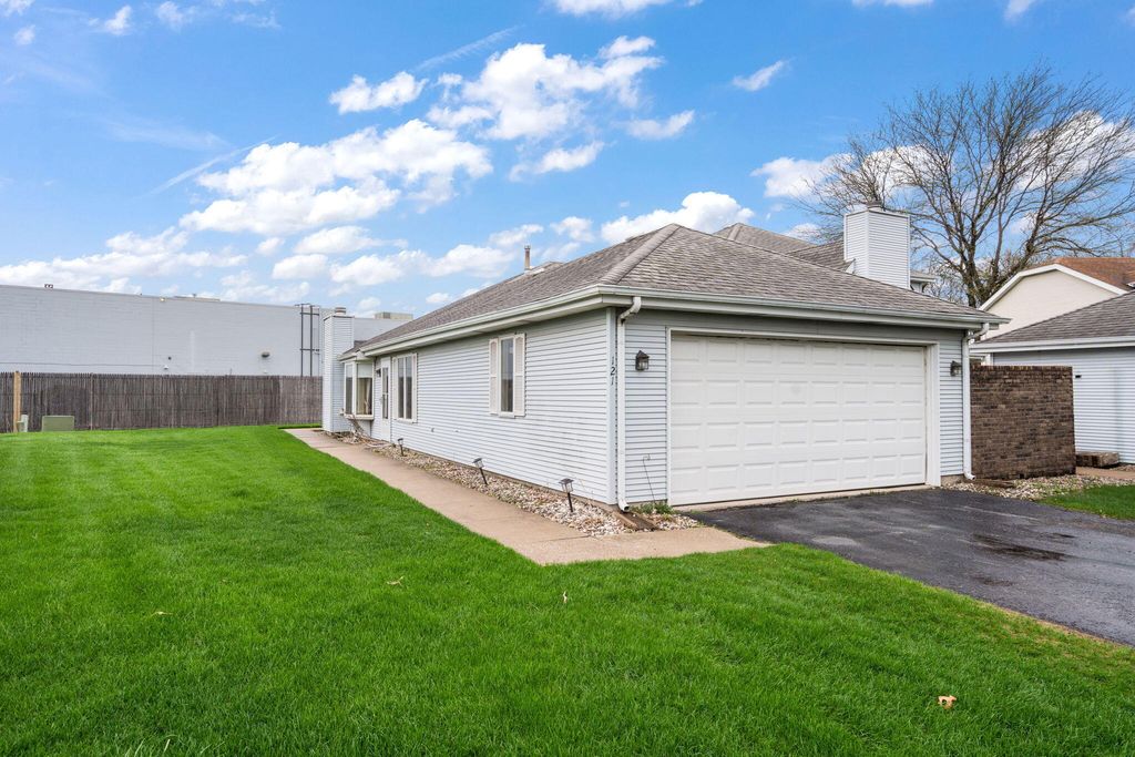 Photo of 121 Bluegrass Drive, Schererville, IN 46375 (MLS # 837249)