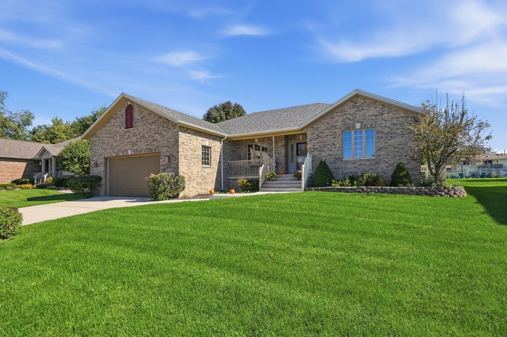 Photo of 2501 Howard Castle Drive, Dyer, IN 46311 (MLS # 847255)