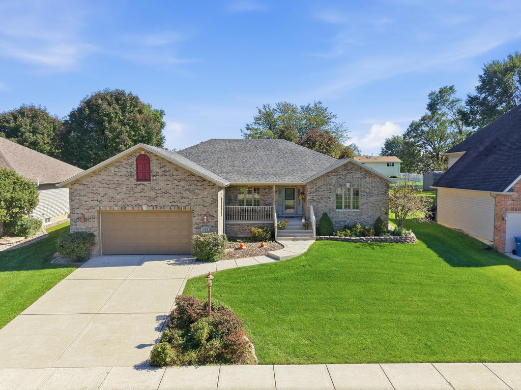 Photo of 2501 Howard Castle Drive, Dyer, IN 46311 (MLS # 847255)