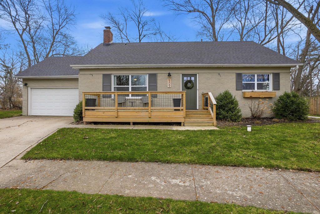 Photo of 509 Shawnee Drive, Lowell, IN 46356 (MLS # 836481)