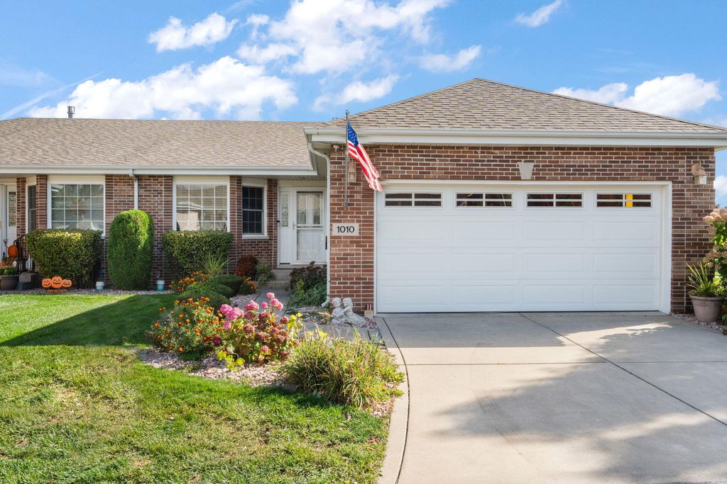Photo of 1010 Freedom Circle N, Crown Point, IN 46307 (MLS # 829699)