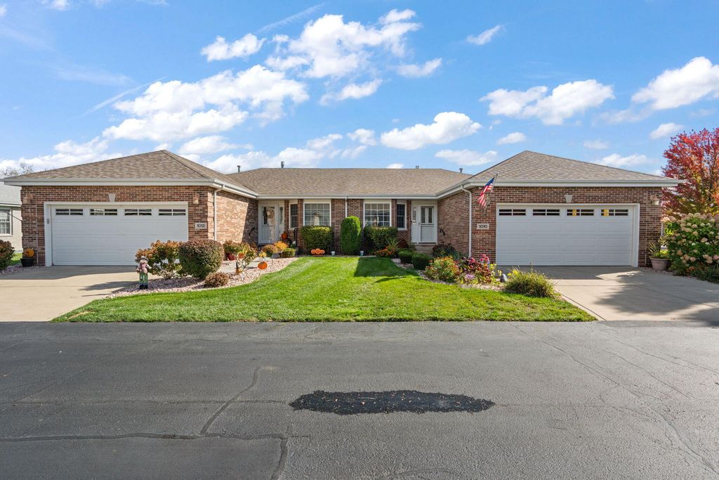 Photo of 1010 Freedom Circle N, Crown Point, IN 46307 (MLS # 829699)