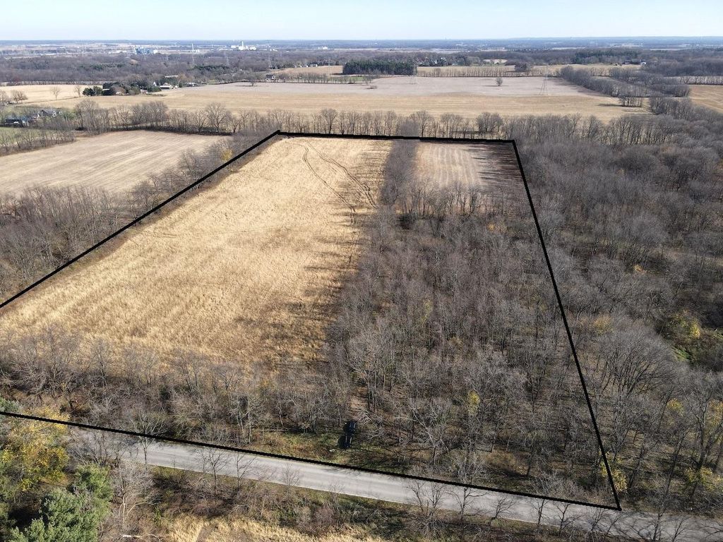 Photo of 55824 County Line Road, New Carlisle, IN 46552 (MLS # 837759)