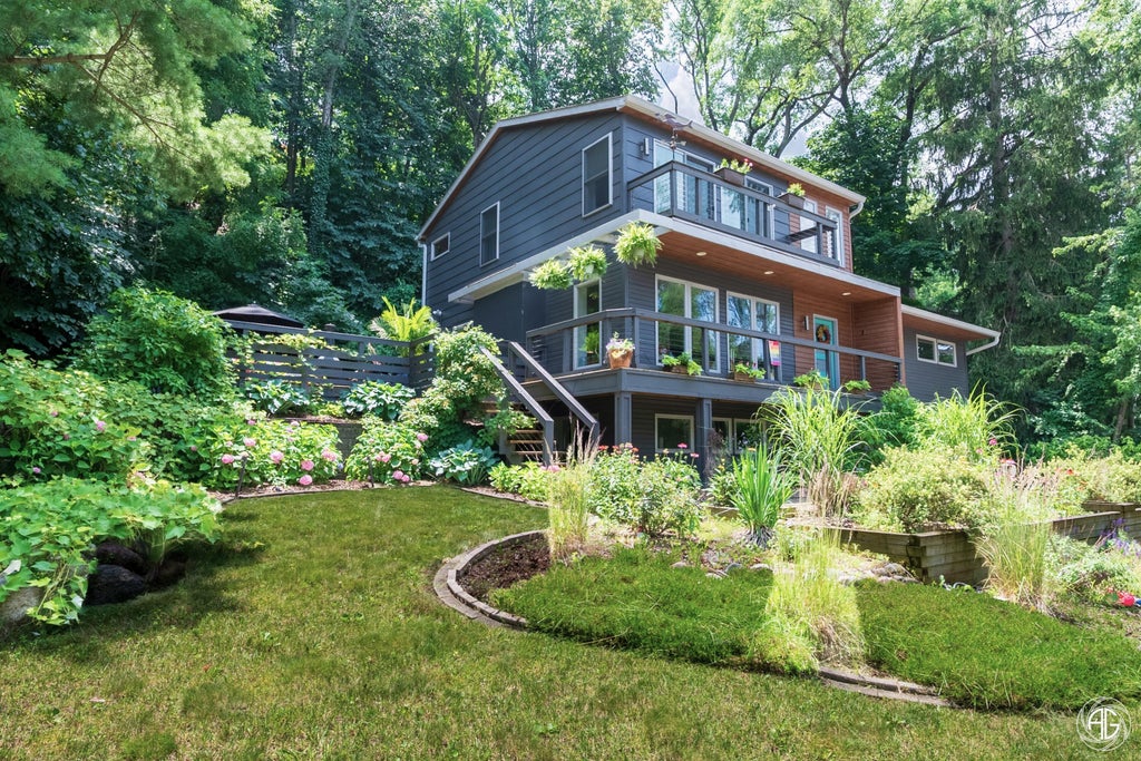 Photo of 33 Beach Lane, Portage, IN 46368 (MLS # 841942)