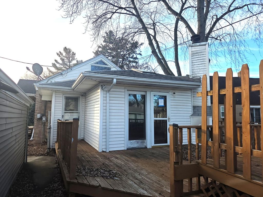 Photo of 7 Beverly Boulevard, Hobart, IN 46342 (MLS # 836695)