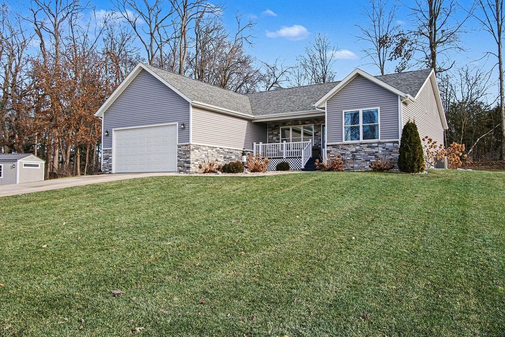 Photo of 1537 N Timberlyn Drive, La Porte, IN 46350 (MLS # 832819)