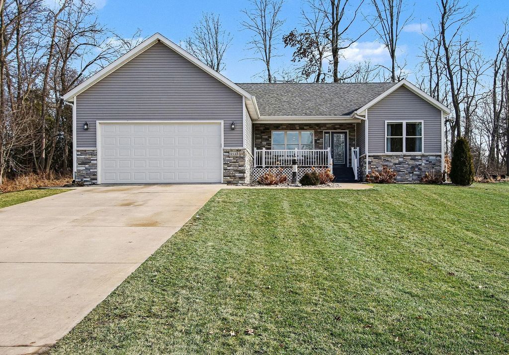 Photo of 1537 N Timberlyn Drive, La Porte, IN 46350 (MLS # 832819)