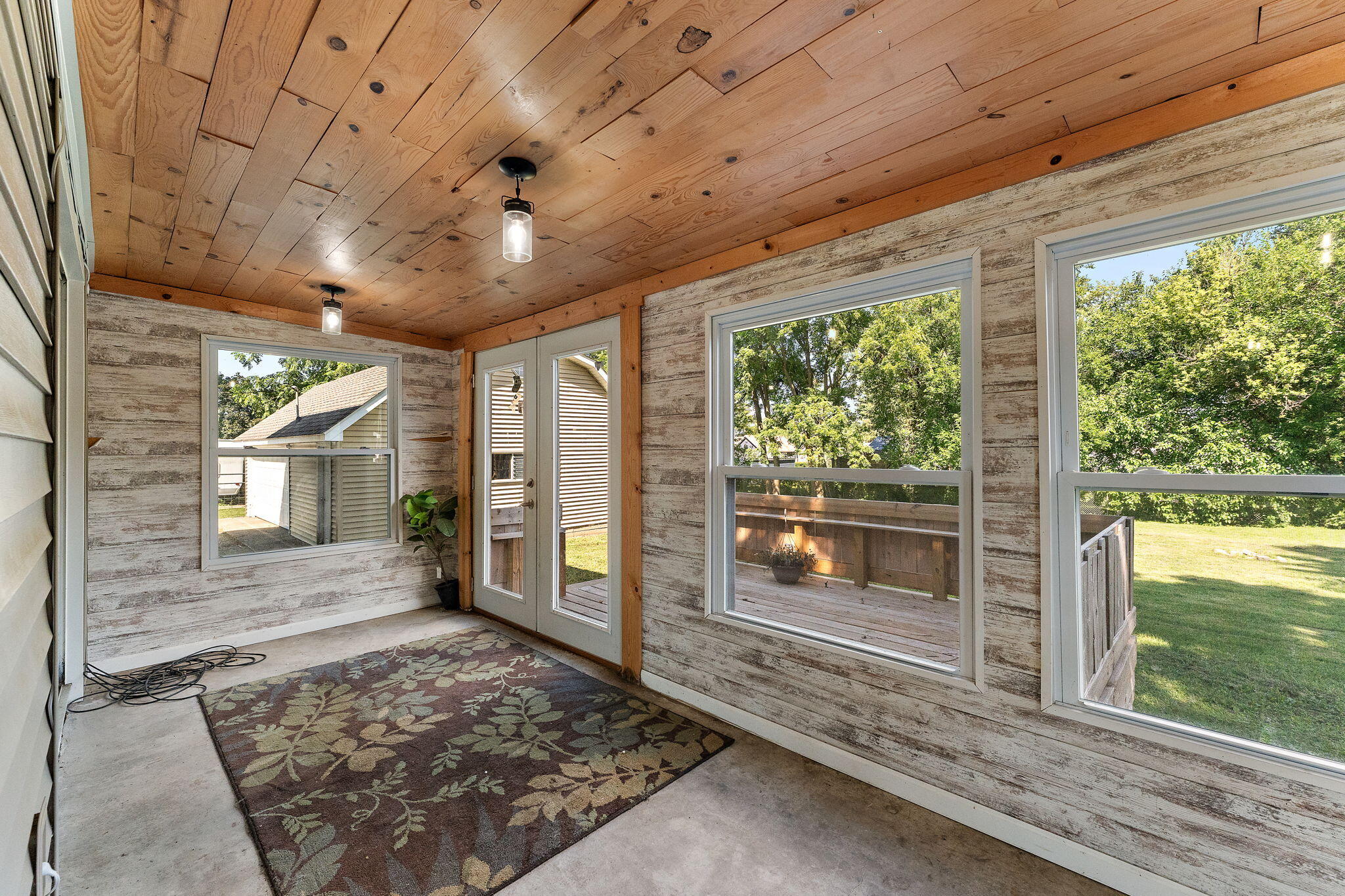 Hebron, Indiana 46341, United States, 5 Bedrooms Bedrooms, ,3 BathroomsBathrooms,Residential,Active,192423