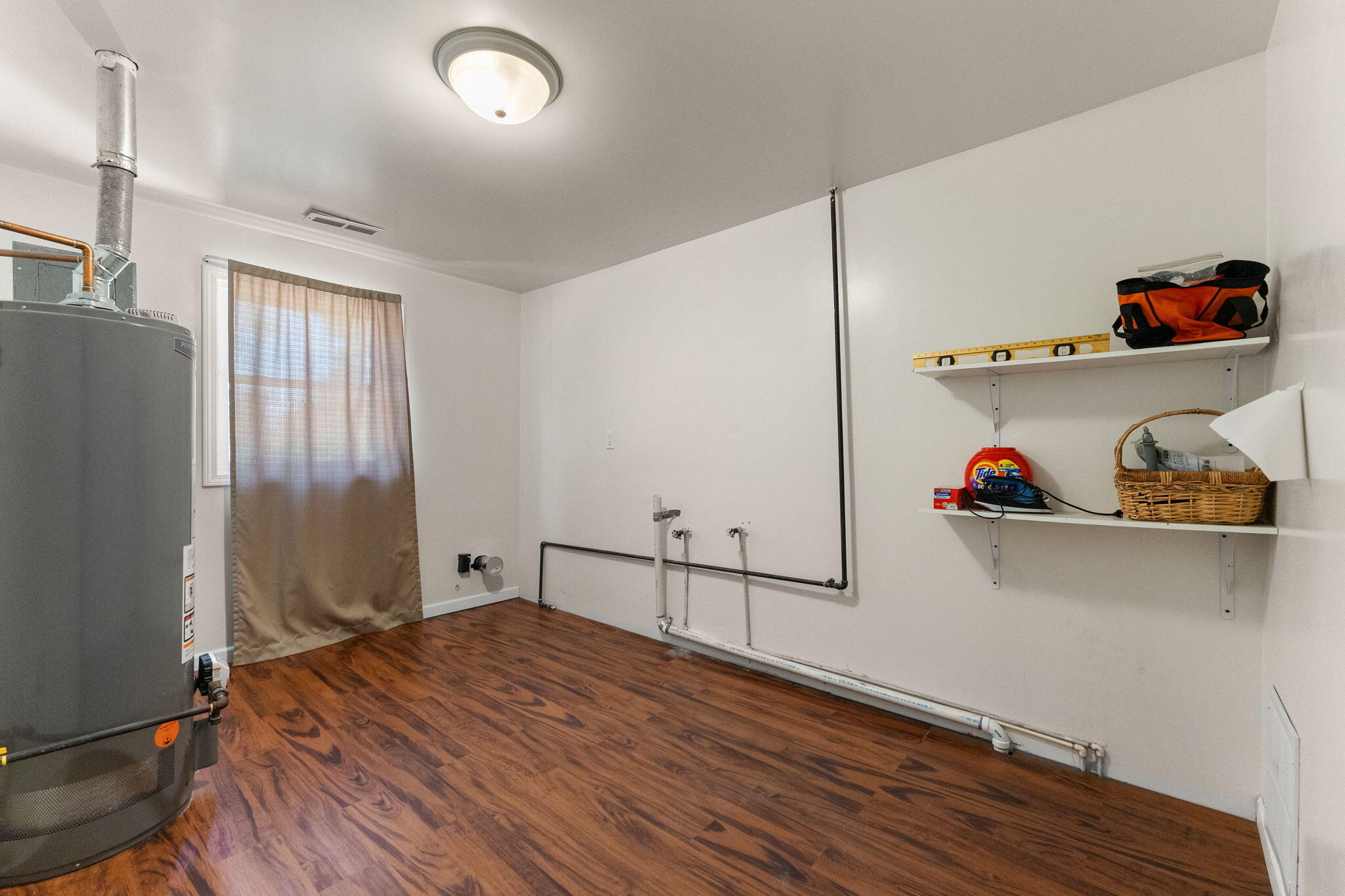 Hebron, Indiana 46341, United States, 5 Bedrooms Bedrooms, ,3 BathroomsBathrooms,Residential,Active,192423