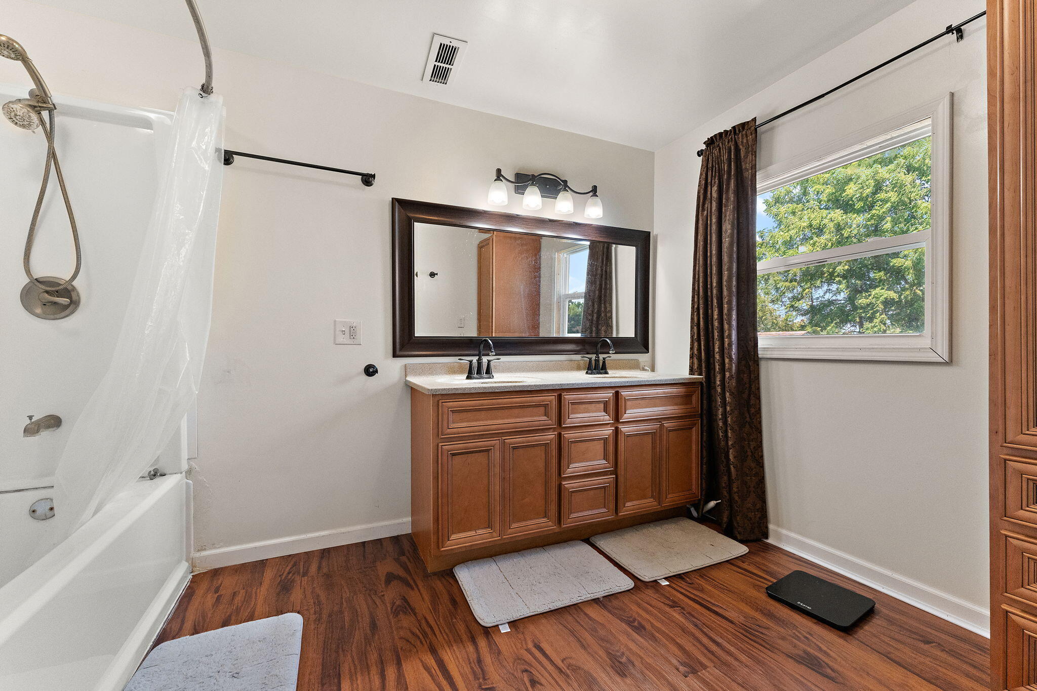 Hebron, Indiana 46341, United States, 5 Bedrooms Bedrooms, ,3 BathroomsBathrooms,Residential,Active,192423