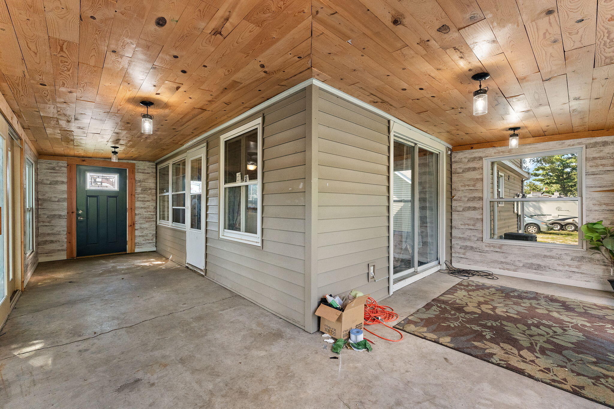 Hebron, Indiana 46341, United States, 5 Bedrooms Bedrooms, ,3 BathroomsBathrooms,Residential,Active,192423