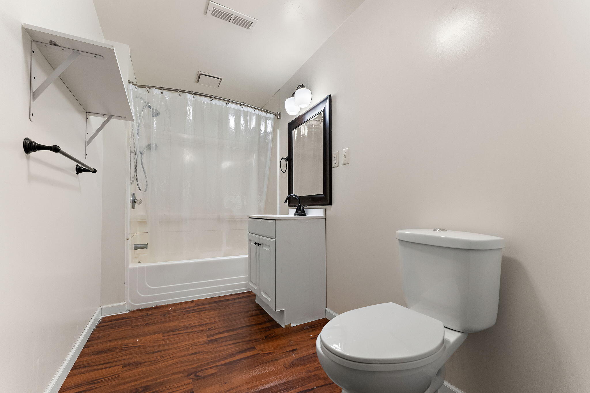 Hebron, Indiana 46341, United States, 5 Bedrooms Bedrooms, ,3 BathroomsBathrooms,Residential,Active,192423