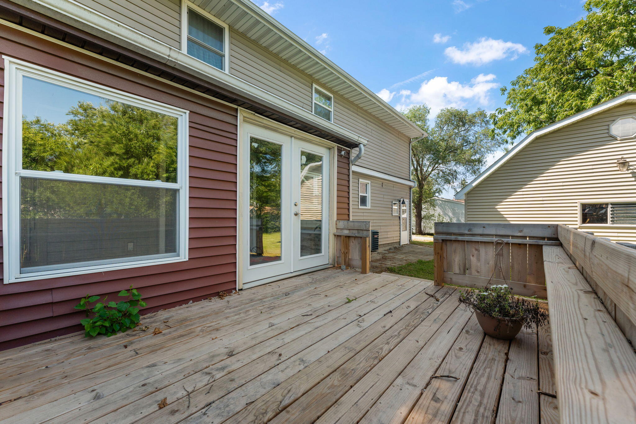 Hebron, Indiana 46341, United States, 5 Bedrooms Bedrooms, ,3 BathroomsBathrooms,Residential,Active,192423