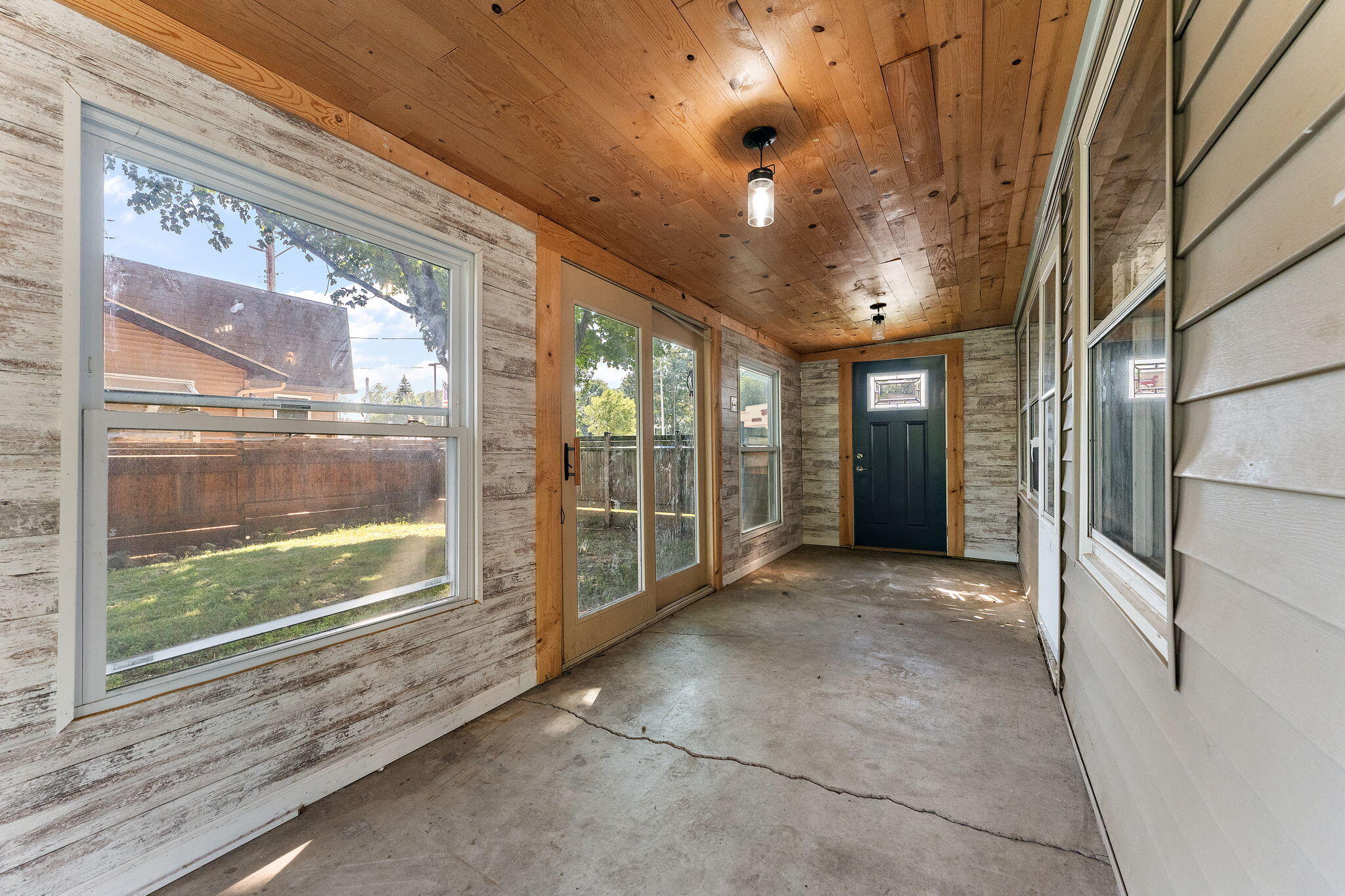 Hebron, Indiana 46341, United States, 5 Bedrooms Bedrooms, ,3 BathroomsBathrooms,Residential,Active,192423