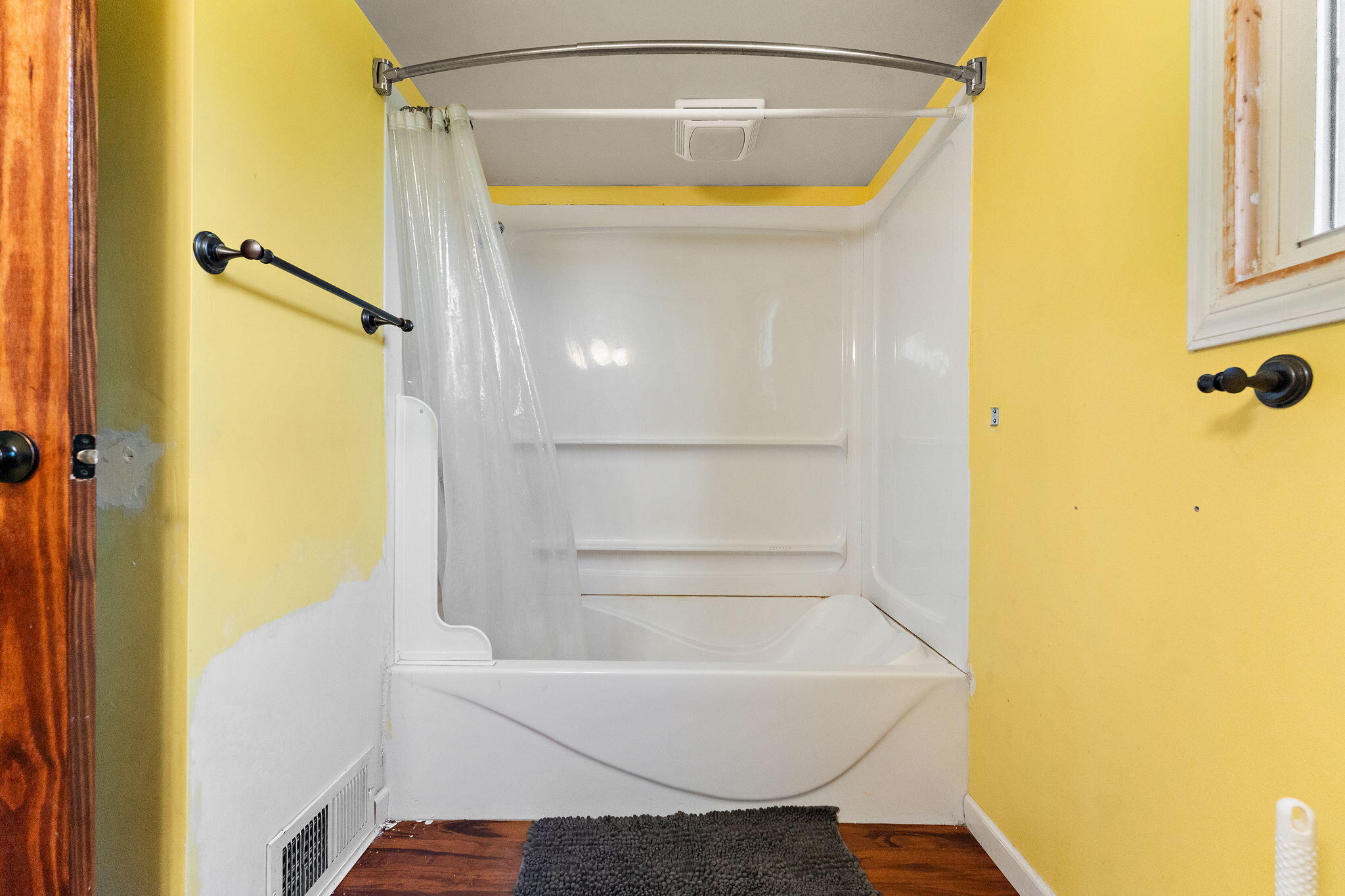 Hebron, Indiana 46341, United States, 5 Bedrooms Bedrooms, ,3 BathroomsBathrooms,Residential,Active,192423