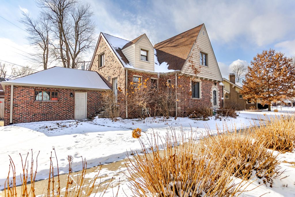 Photo of 42 Indi Illi Pkwy, Hammond, IN 46324 (MLS # 833512)