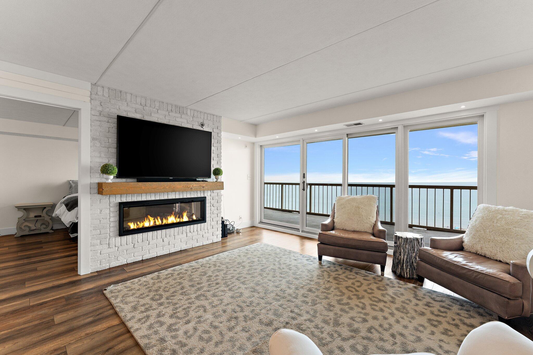 100 Lake Shore Drive 606