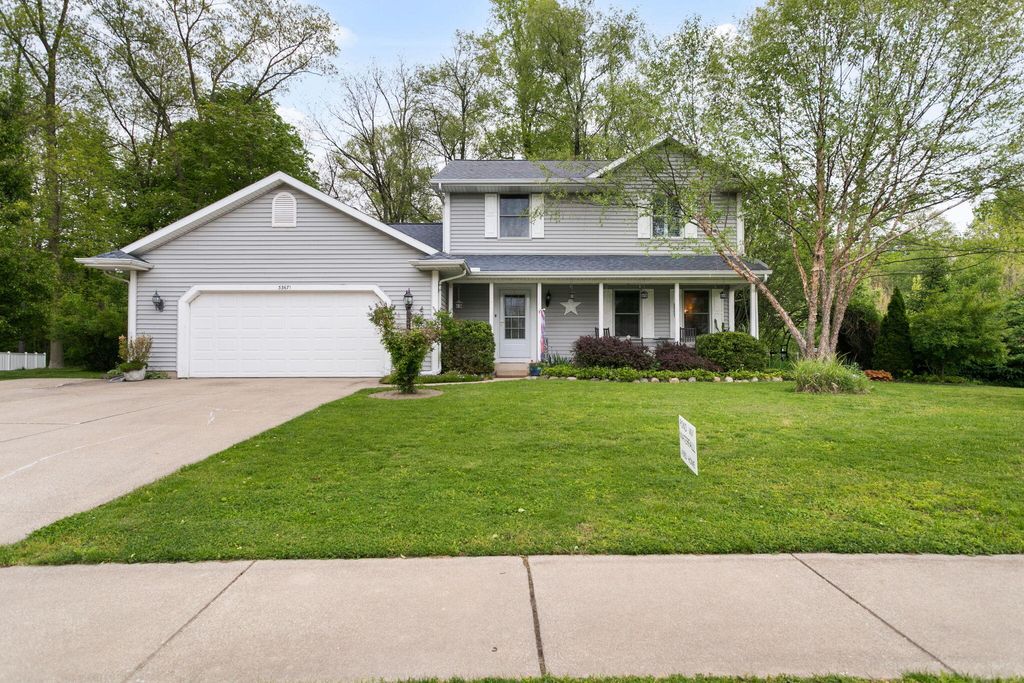 Photo of 33671 Woodmont Ridge Drive, New Carlisle, IN 46552 (MLS # 838988)