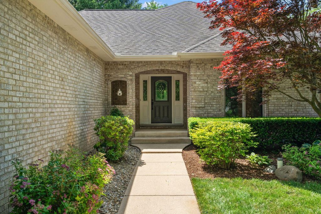 Photo of 246 White Thorne Lane, Valparaiso, IN 46383 (MLS # 840216)
