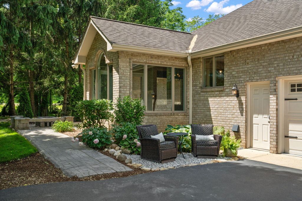 Photo of 246 White Thorne Lane, Valparaiso, IN 46383 (MLS # 840216)