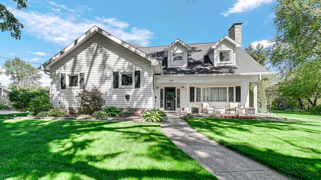 Photo of 1404 Washington Street, Valparaiso, IN 46383 (MLS # 839559)