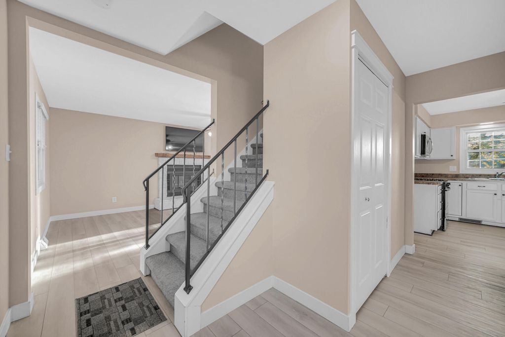 Photo of 1602 Carriage Drive, Valparaiso, IN 46383 (MLS # 837627)