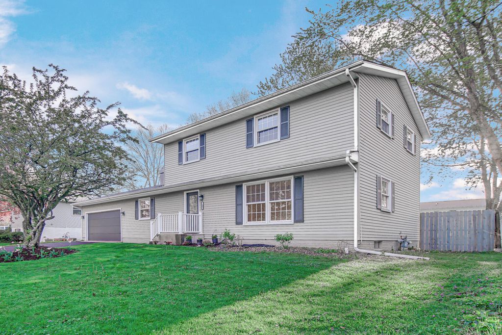 Photo of 1602 Carriage Drive, Valparaiso, IN 46383 (MLS # 837627)