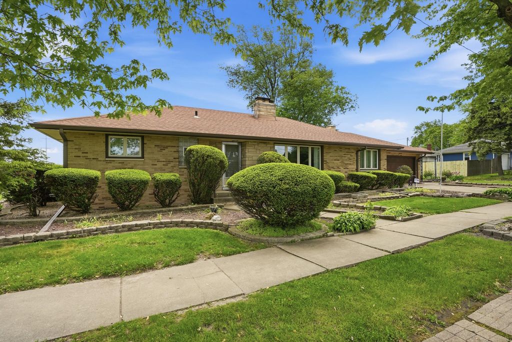 Photo of 8505 5th Street, Highland, IN 46322 (MLS # 838885)
