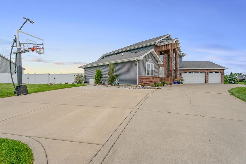 Photo of 8692 W 156th Court, Lowell, IN 46356 (MLS # 839254)