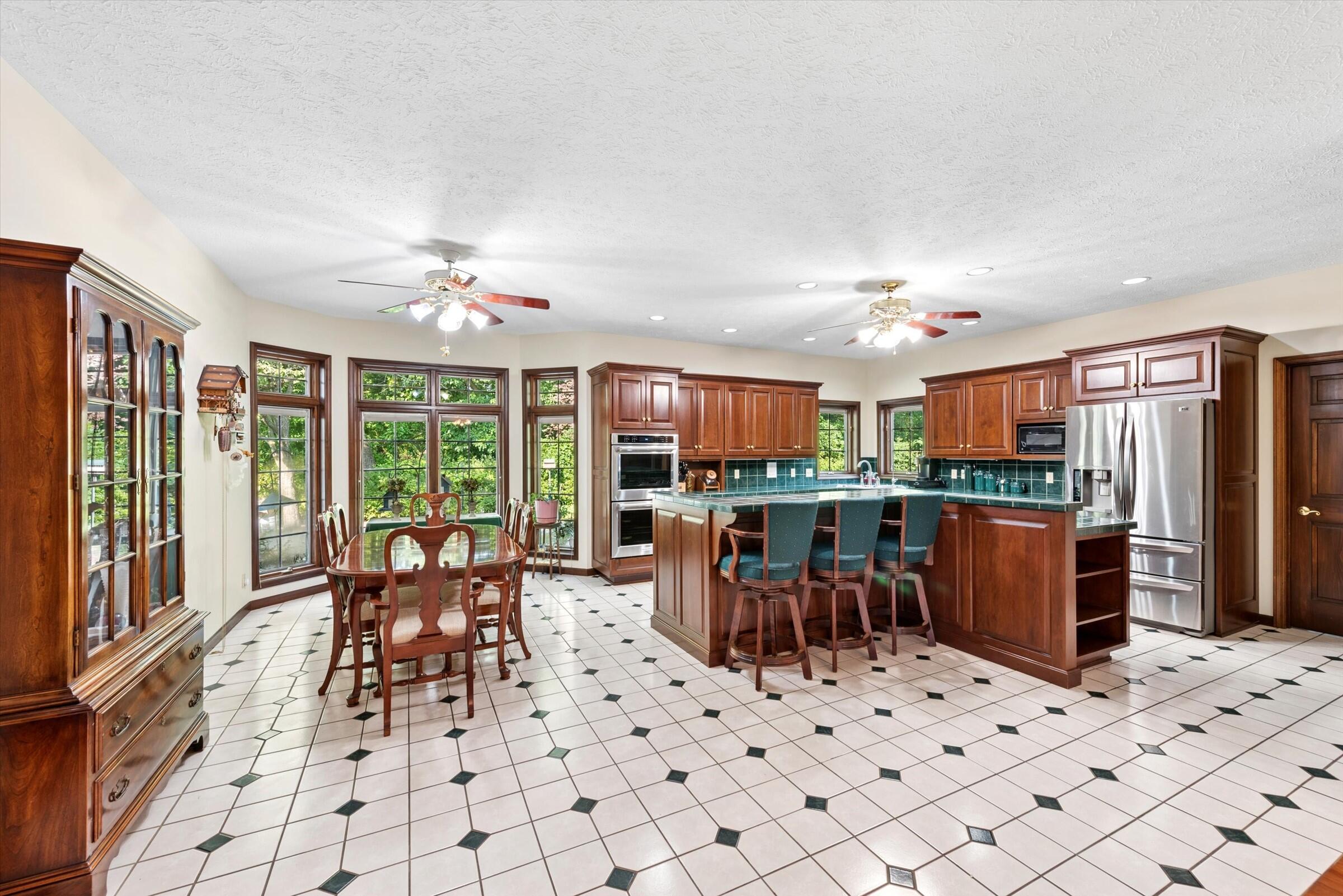 8133 Ridgeview Road