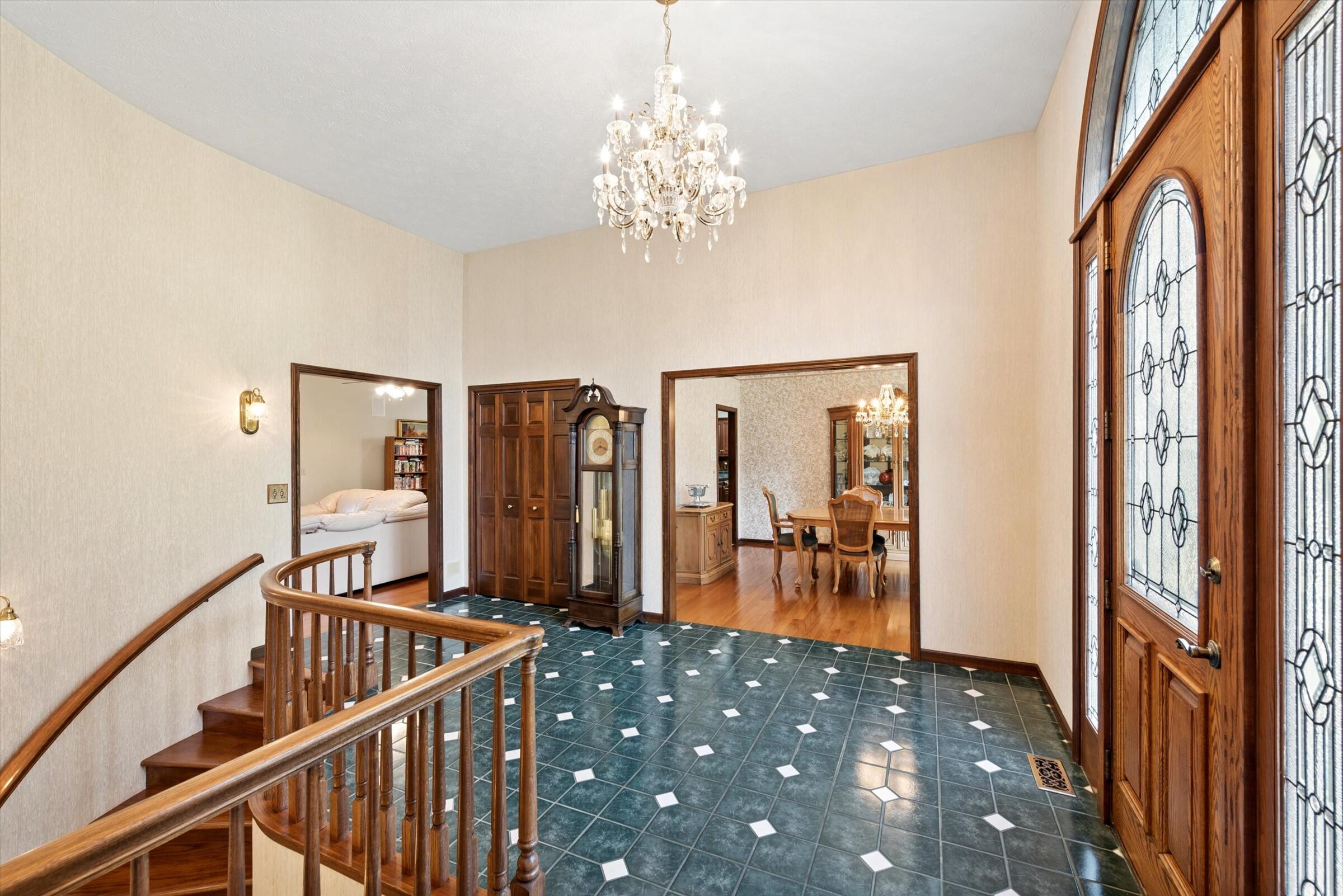 8133 Ridgeview Road