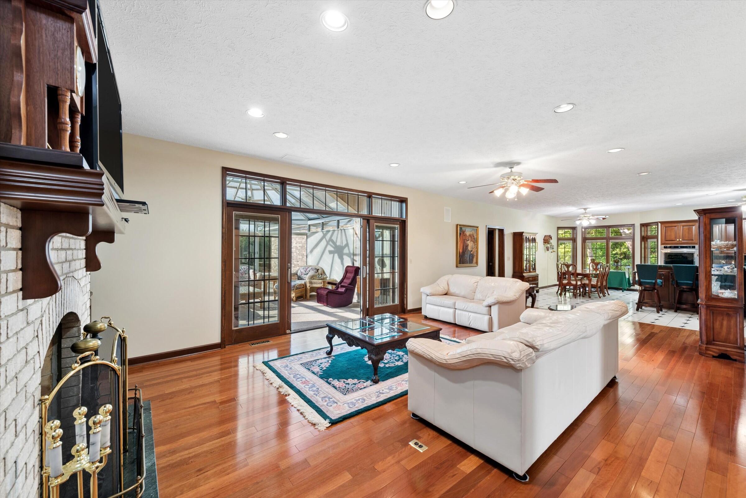 8133 Ridgeview Road