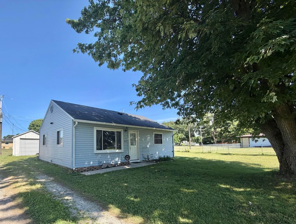 Photo of 900 Villa Terrace, Kendallville, IN 46755 (MLS # 842223)