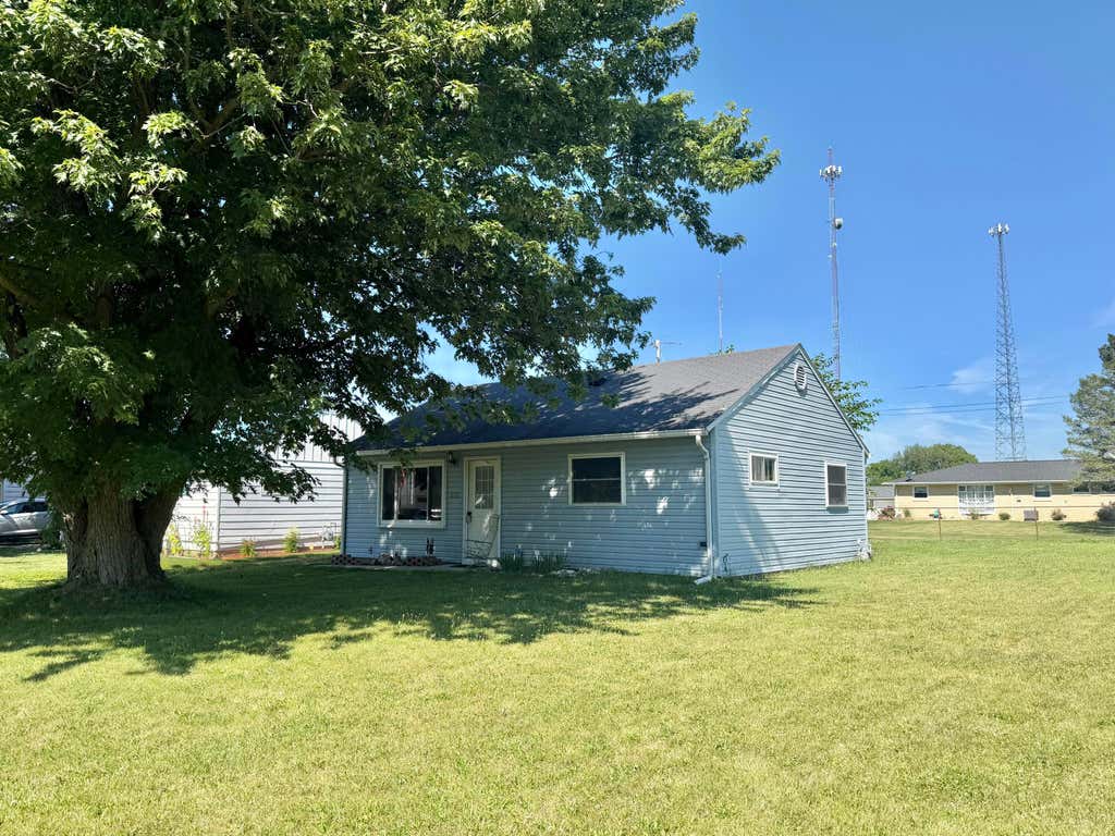 Photo of 900 Villa Terrace, Kendallville, IN 46755 (MLS # 842223)