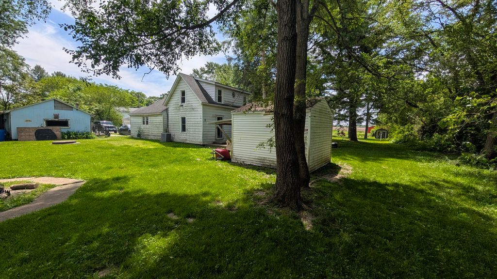 Photo of 405 Maple Avenue, Wheeler, IN 46393 (MLS # 839914)