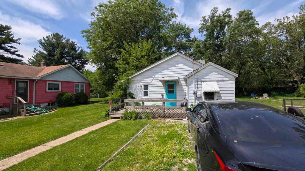 Photo of 405 Maple Avenue, Wheeler, IN 46393 (MLS # 839914)