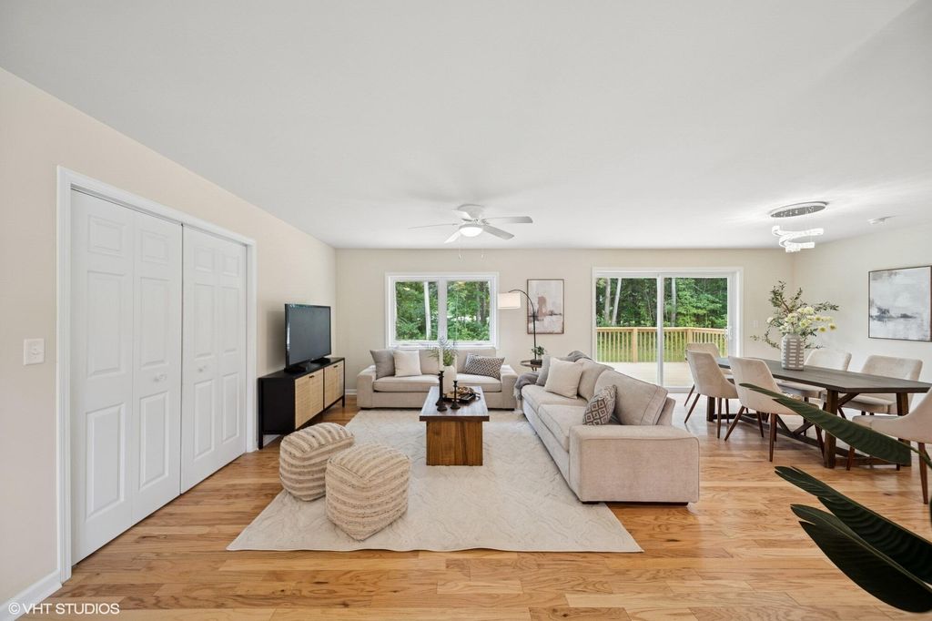 Photo of 9102 W Valley Court, Michigan City, IN 46360 (MLS # 832856)